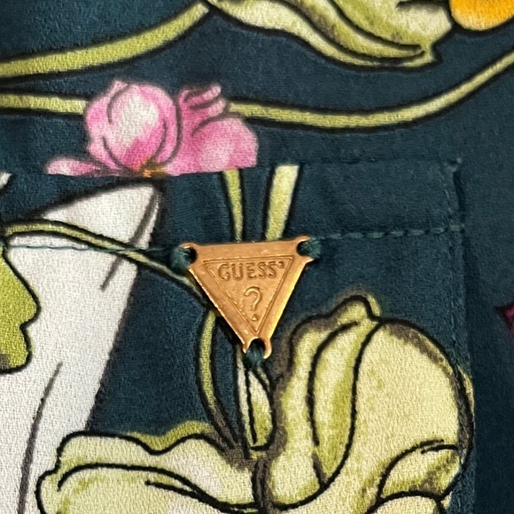 Guess Long Sleeve Floral Button Up Blouse, Front Pockets, Roll Up Sleeves, L - Picture 7 of 10